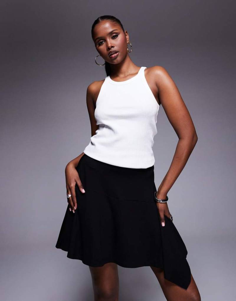 ASOS DESIGN - Minirock in Schwarz mit Godet-Detail und asymmetrischem Design von ASOS DESIGN