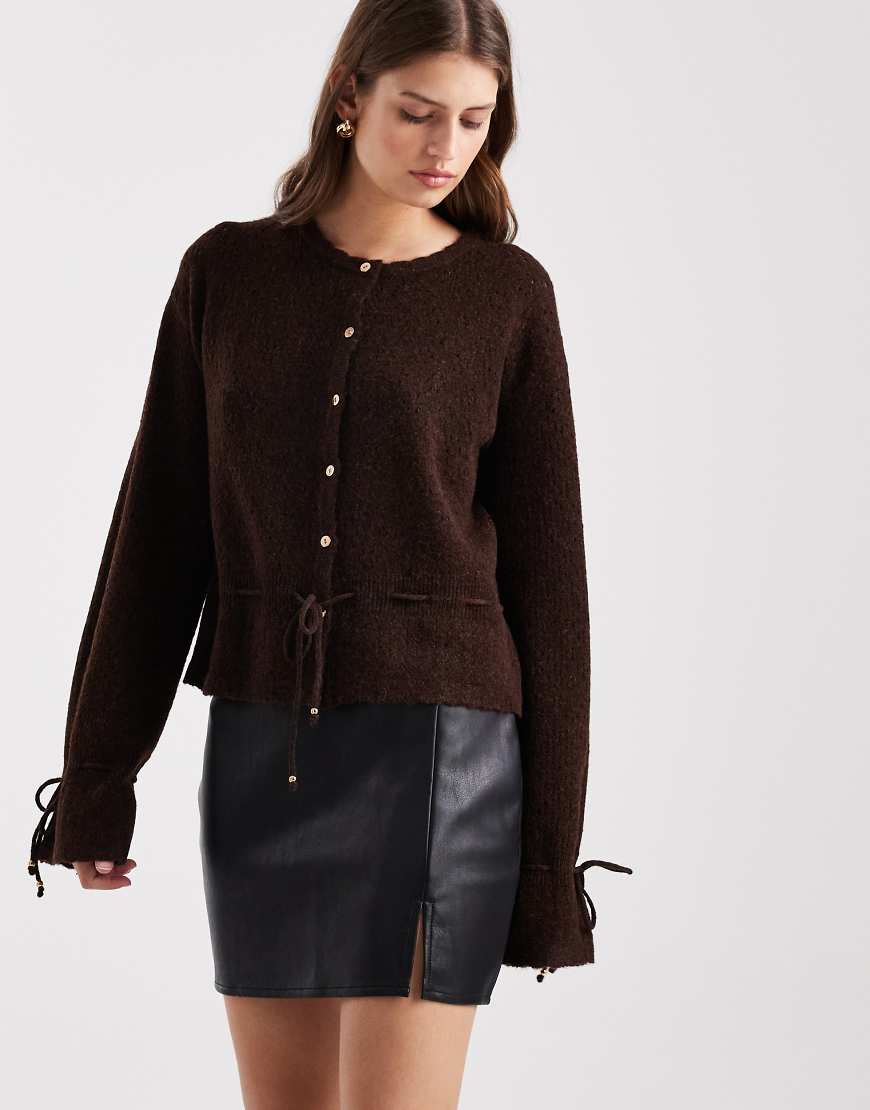 ASOS DESIGN - Minirock in schwarzer Lederoptik mit Schlitz vorn von ASOS DESIGN