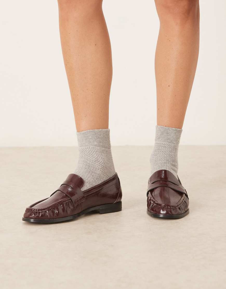 ASOS DESIGN - Minnie - Loafer in Burgunderrot mit Raffung von ASOS DESIGN
