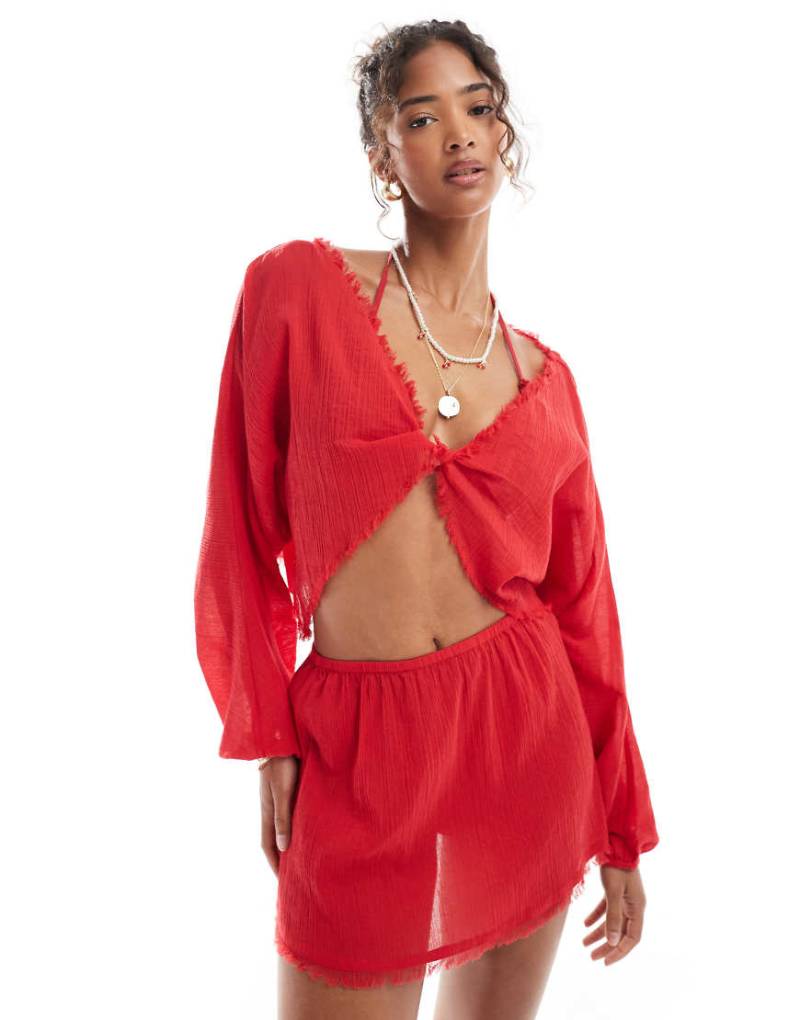 ASOS DESIGN - Mira - Baumwoll-Strandoberteil in Rot mit Knitterstruktur und verdrehter Vorderseite von ASOS DESIGN