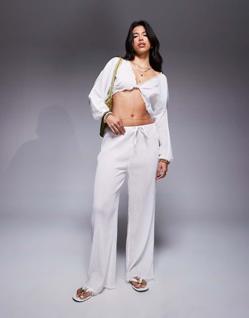 ASOS DESIGN - Mira - Strandhose aus Baumwolle in Weiß mit Knitterstruktur und weitem Beinschnitt von ASOS DESIGN