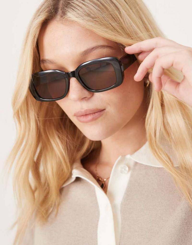 ASOS DESIGN - Mittelgroße Sonnenbrille mit eckigem, breitem Gestell in Schwarz von ASOS DESIGN