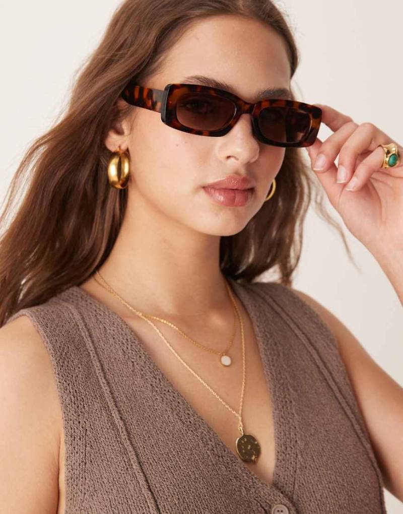 ASOS DESIGN - Mittelgroße eckige Sonnenbrille in Schildplatt-Braun von ASOS DESIGN