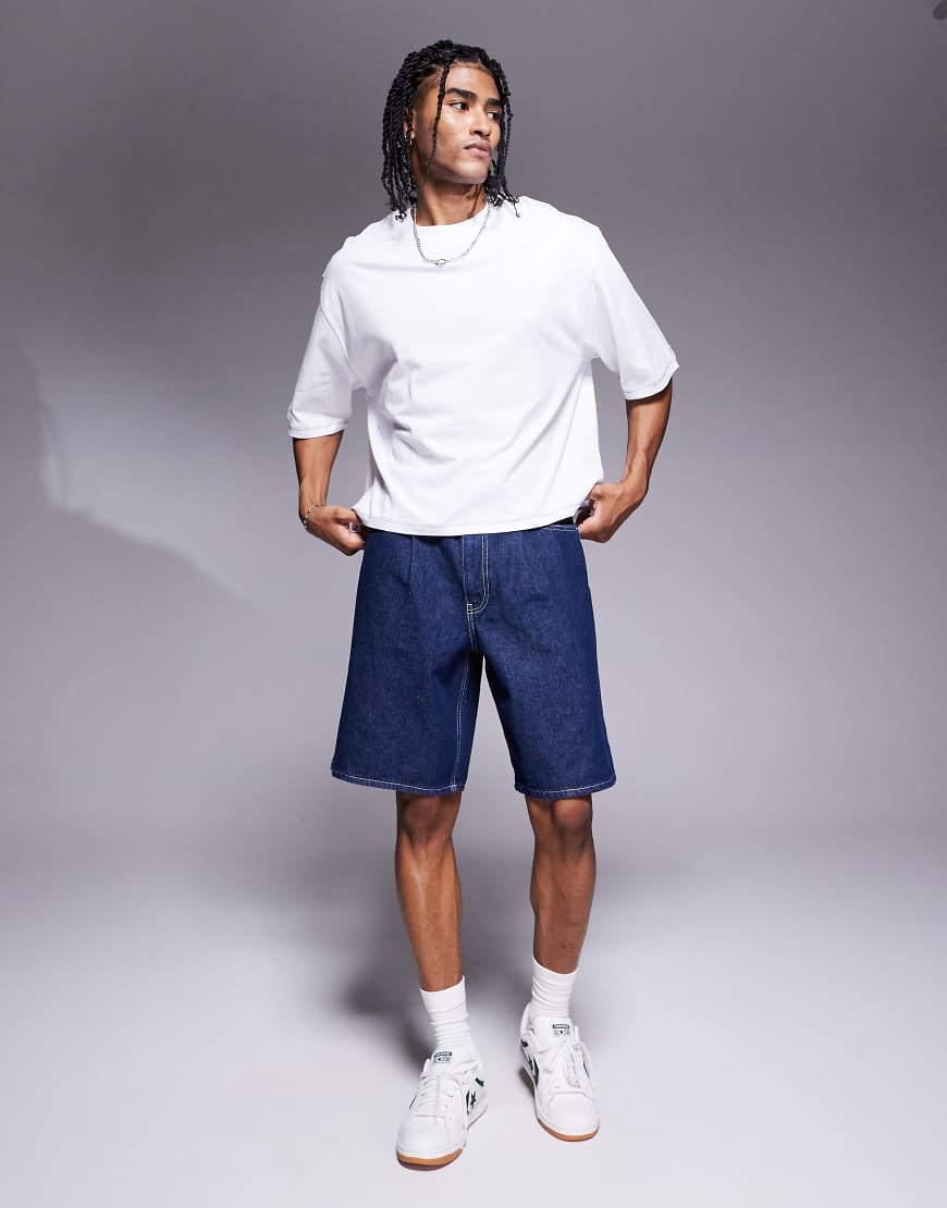 ASOS DESIGN - Mittellange, weite Jeans-Shorts in Raw-Waschung mit gebundener Vorderseite-Blau von ASOS DESIGN