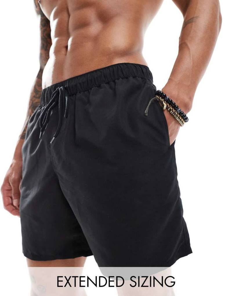 ASOS DESIGN - Mittellange Badeshorts in Schwarz von ASOS DESIGN