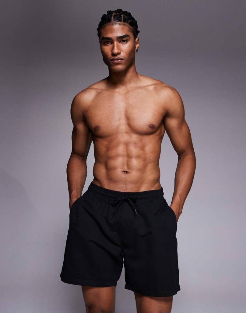 ASOS DESIGN - Mittellange Badeshorts in Schwarz von ASOS DESIGN