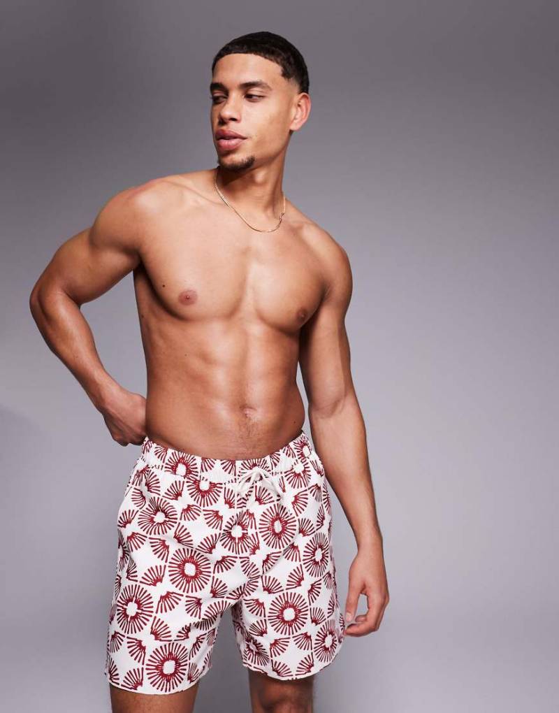 ASOS DESIGN - Mittellange Badeshorts in Steinbeige mit geometrischem Print-Neutral von ASOS DESIGN