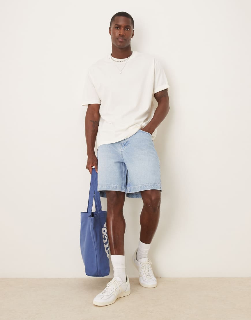 ASOS DESIGN - Mittellange Jeans-Jorts in hellblauer Waschung ASOS DESIGN - Mittellange Jeans-Jorts in hellblauer Waschung von ASOS DESIGN