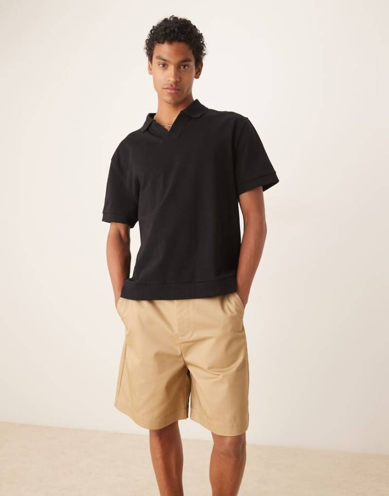 ASOS DESIGN - Mittellange Shorts in Hellbraun von ASOS DESIGN