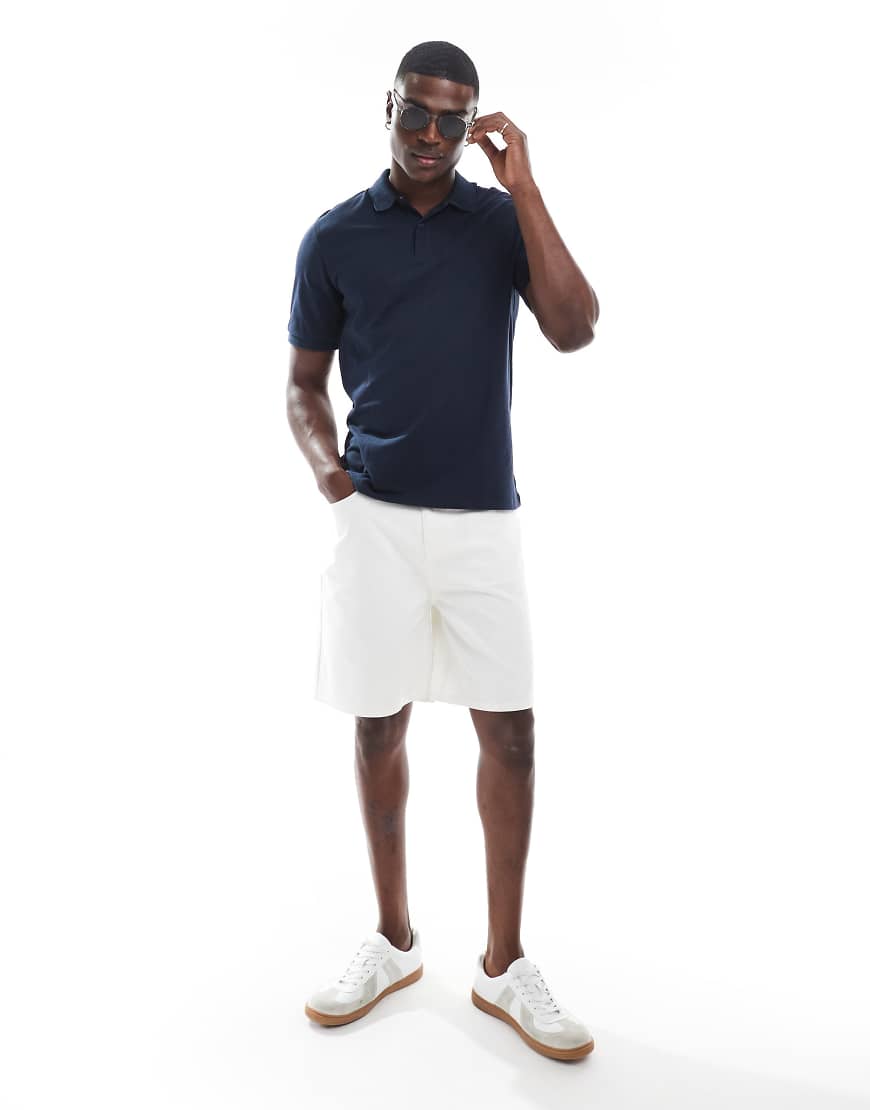 ASOS DESIGN - Mittellange Shorts in Weiß ASOS DESIGN - Mittellange Shorts in Weiß von ASOS DESIGN