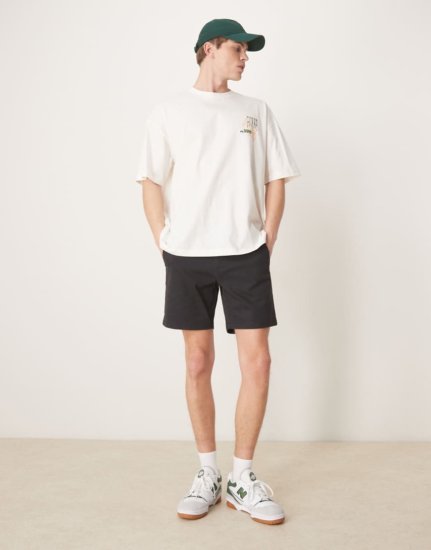ASOS DESIGN - Mittellange, schmal geschnittene Chino-Bermudahorts in Schwarz ASOS DESIGN - Mittellange, schmal geschnittene Chino-Bermudahorts in Schwarz von ASOS DESIGN