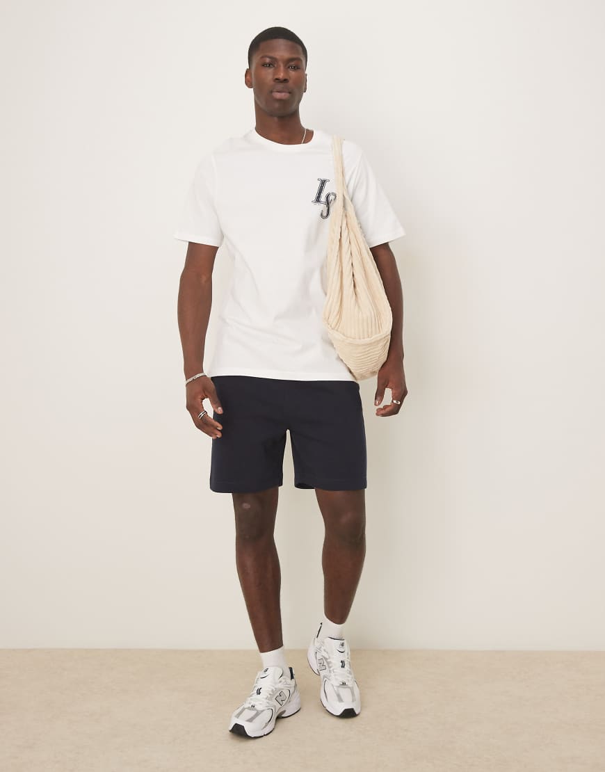 ASOS DESIGN - Essential - Mittellange Slim-Fit-Shorts in Marineblau ASOS DESIGN - Essential - Mittellange Slim-Fit-Shorts in Marineblau von ASOS DESIGN