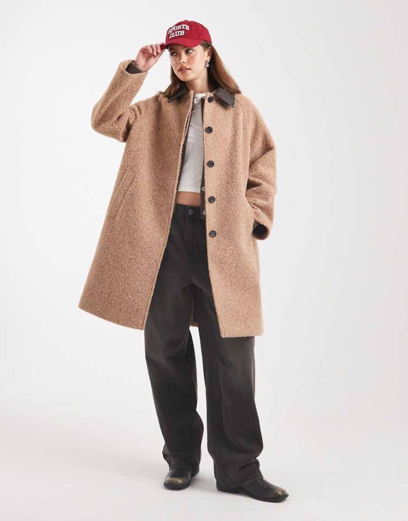 ASOS DESIGN - Mittellanger, gebürsteter Mantel in Biscuitbeige mit Kontrast-Kragen-Neutral von ASOS DESIGN