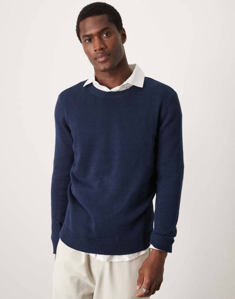 ASOS DESIGN - Mittelschwerer Strickpullover in Marineblau von ASOS DESIGN