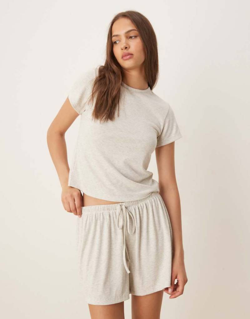 ASOS DESIGN - Mix and Match - Geripptes Oversize-Pyjama-T-Shirt in Beige mit seitlichem Schlitz-Neutral von ASOS DESIGN