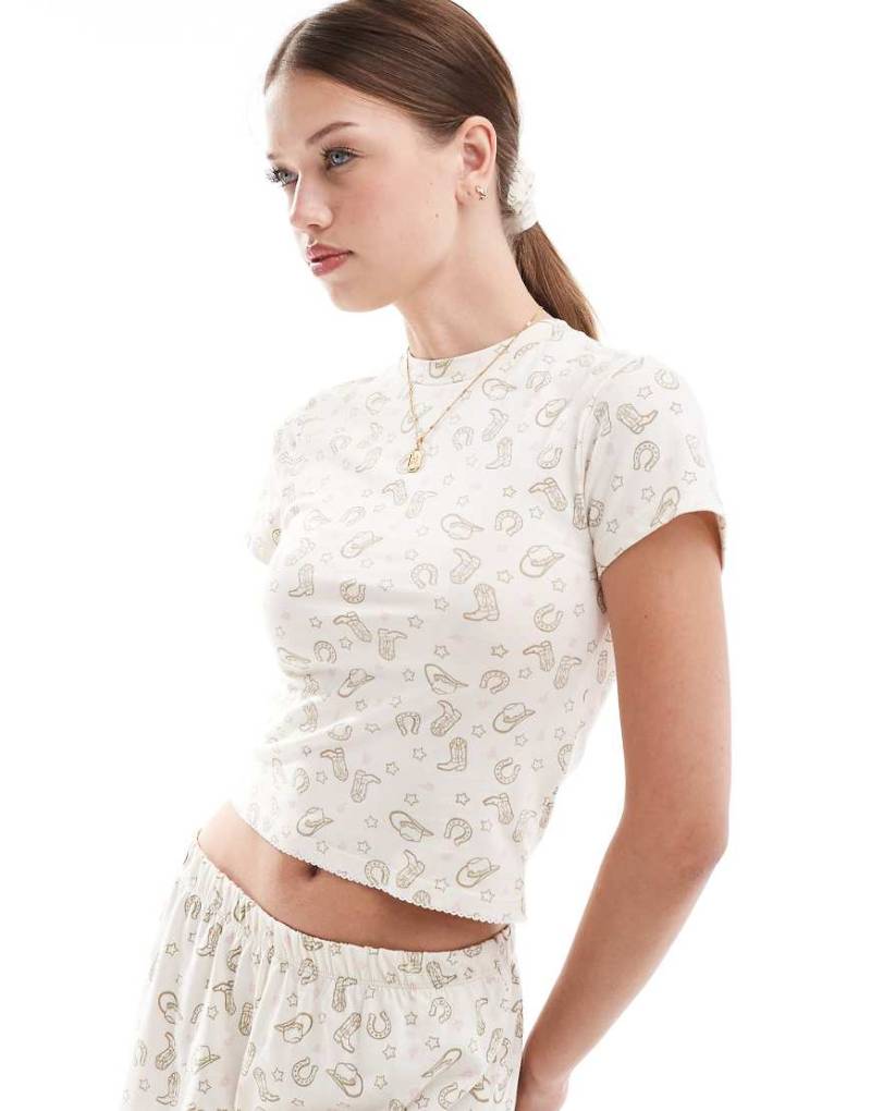 ASOS DESIGN - Mix and Match - Pyjama-T-Shirt und Scrunchie mit Rodeo-Print-Neutral von ASOS DESIGN