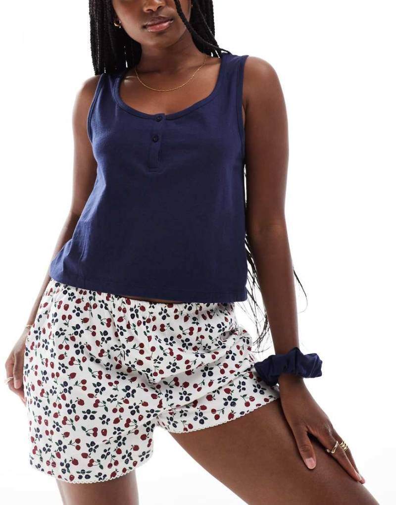 ASOS DESIGN - Mix and Match - Pyjama-Trägertop in Marineblau mit Henley-Ausschnitt und Haargummi von ASOS DESIGN