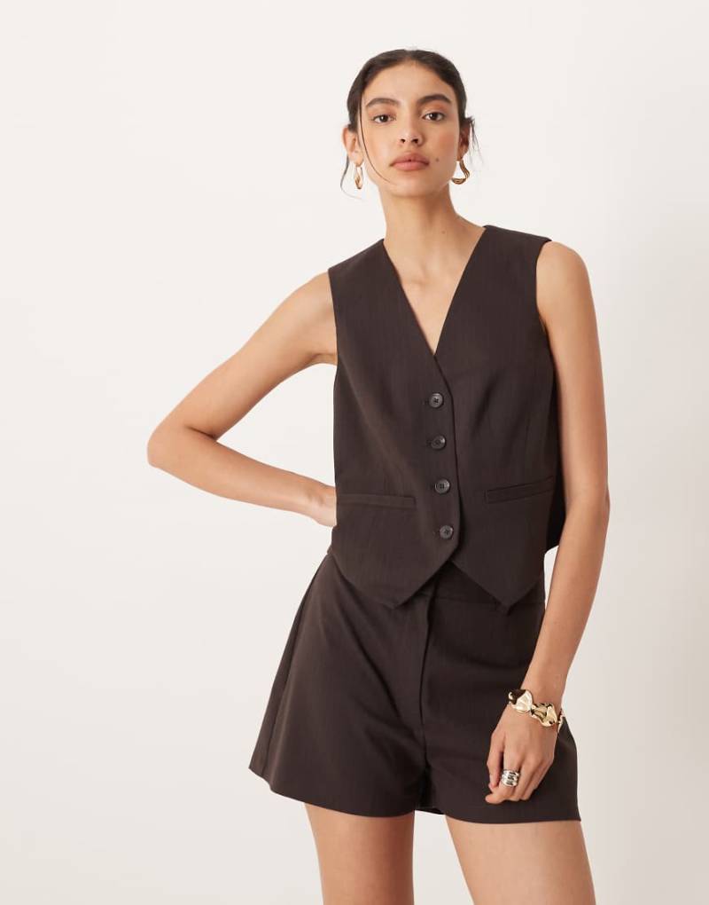 ASOS DESIGN - Mix & Match - Elegante, kastige Weste in Schokobraun mit Nadelstreifen-Brown ASOS DESIGN - Mix & Match - Elegante, kastige Weste in Schokobraun mit Nadelstreifen-Brown von ASOS DESIGN
