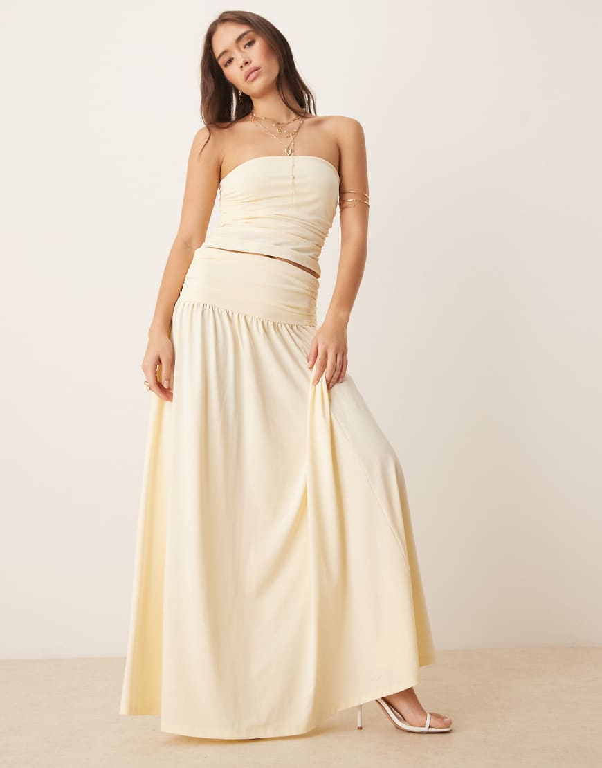 ASOS DESIGN - Mix & Match - Geraffter Maxirock in Buttermilchgelb mit tiefer Taille von ASOS DESIGN