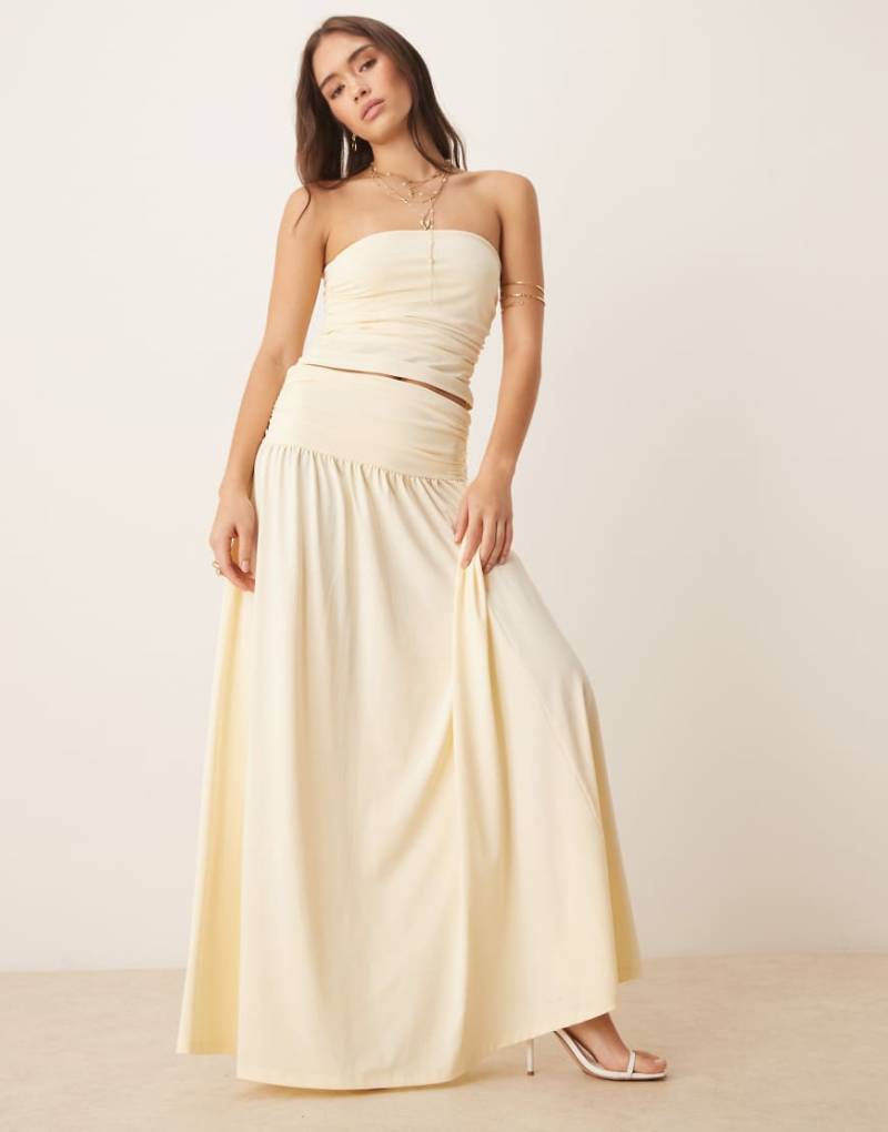 ASOS DESIGN - Mix & Match - Geraffter Maxirock in Buttermilchgelb mit tiefer Taille von ASOS DESIGN
