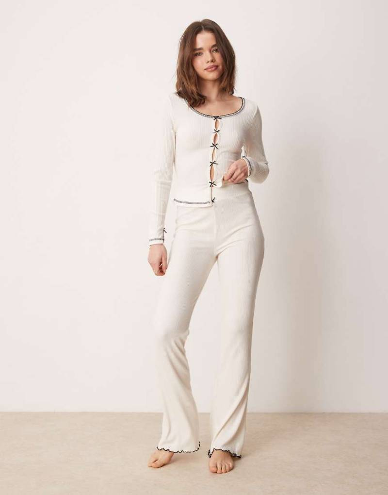 ASOS DESIGN - Mix & Match - Gerippte Pyjama-Hose in Creme mit Schleifendetail-Weiß von ASOS DESIGN