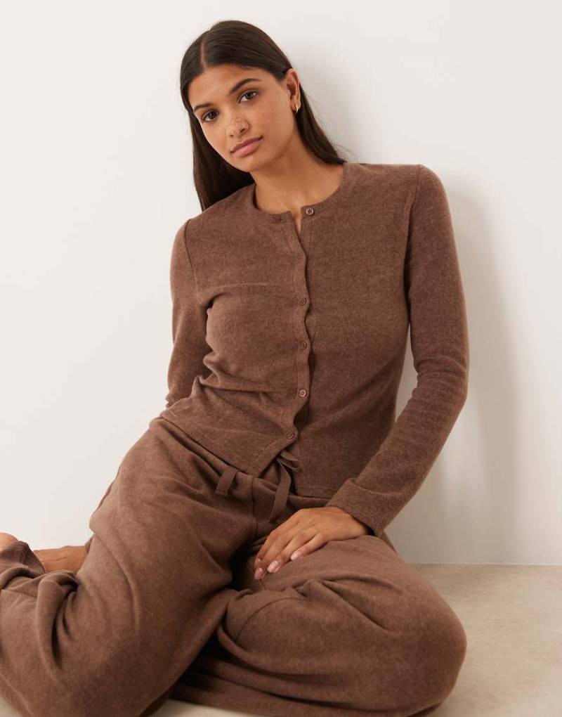 ASOS DESIGN - Mix & Match - Leichte Strickjacke aus Fleece in Schokobraun-Brown von ASOS DESIGN
