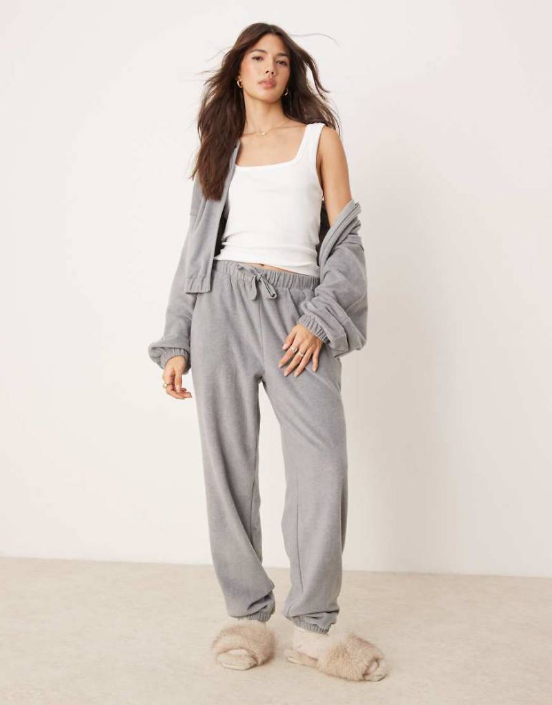 ASOS DESIGN - Mix & Match - Lounge-Jogginghose aus Fleece in Hellgrau von ASOS DESIGN