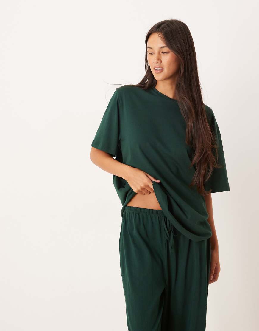 ASOS DESIGN - Mix & Match - Pyjama-T-Shirt aus Baumwolle in Tannengrün mit Oversize-Passform-Rot von ASOS DESIGN