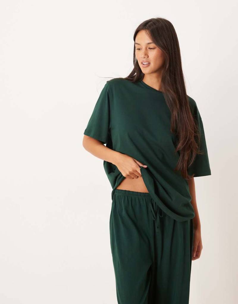 ASOS DESIGN - Mix & Match - Pyjama-T-Shirt aus Baumwolle in Tannengrün mit Oversize-Passform-Rot von ASOS DESIGN