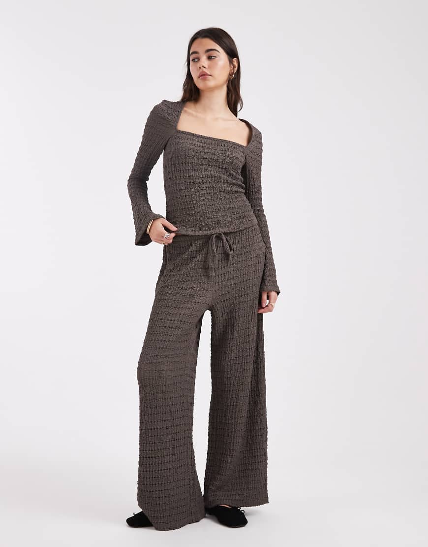 ASOS DESIGN - Mix & Match - Strukturierte Hose in Dunkelgrau mit Kordelzugbund und weitem Bein von ASOS DESIGN