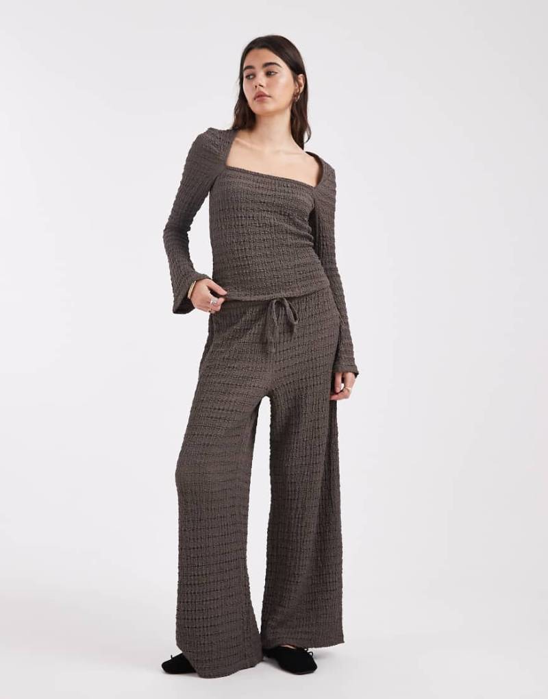 ASOS DESIGN - Mix & Match - Strukturierte Hose in Dunkelgrau mit Kordelzugbund und weitem Bein von ASOS DESIGN