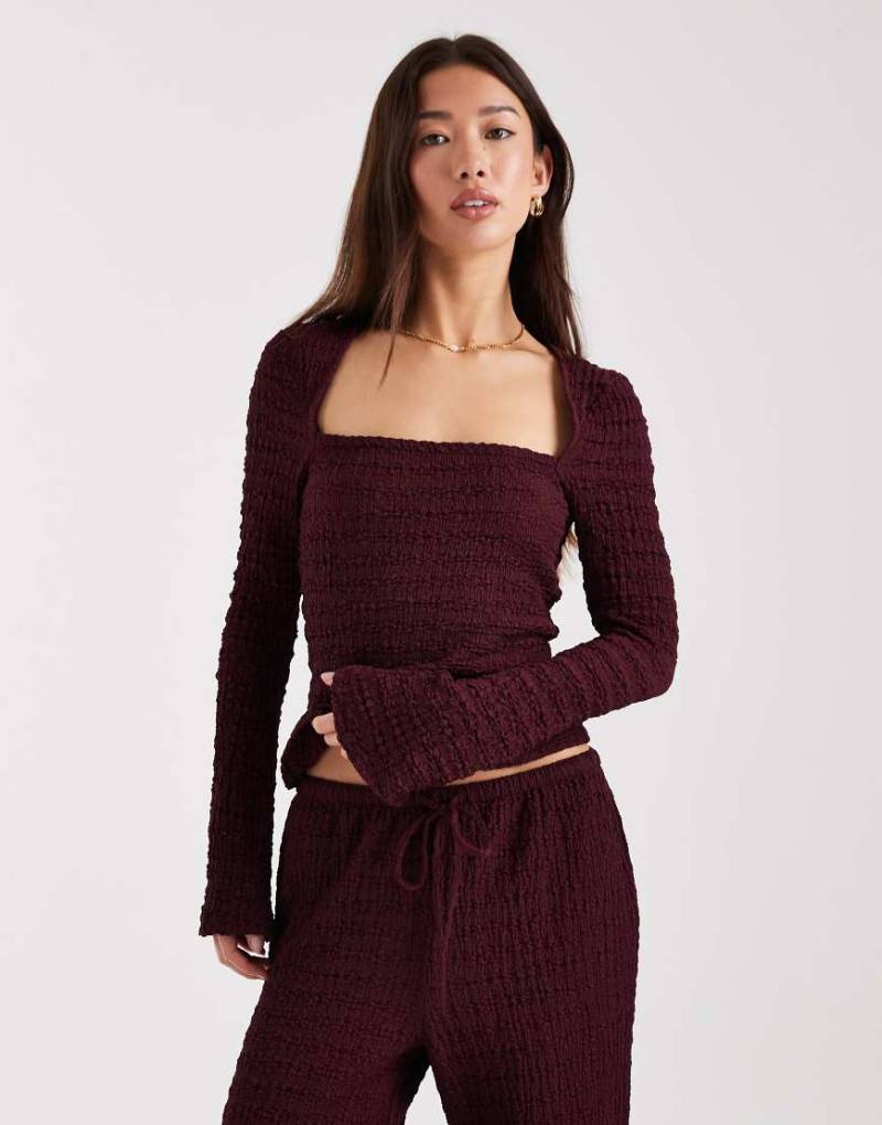 ASOS DESIGN - Mix & Match - Strukturiertes Oberteil in Burgunderrot mit eckigem Ausschnitt und ausgestellten Ärmeln von ASOS DESIGN