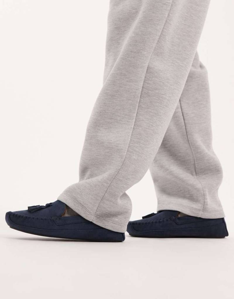 ASOS DESIGN - Mokassin-Hausschuhe in Marineblau mit Kunstpelzfutter und Bommel von ASOS DESIGN