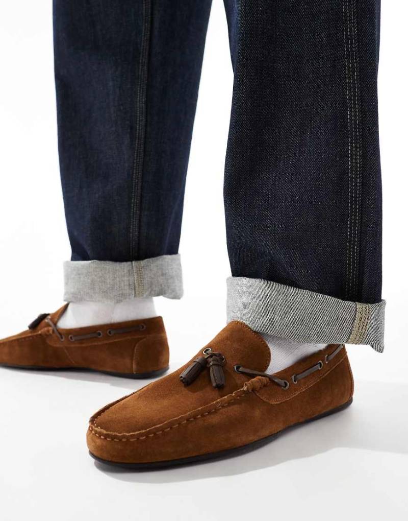 ASOS DESIGN - Mokassin-Loafer aus Wildleder in Hellbraun von ASOS DESIGN