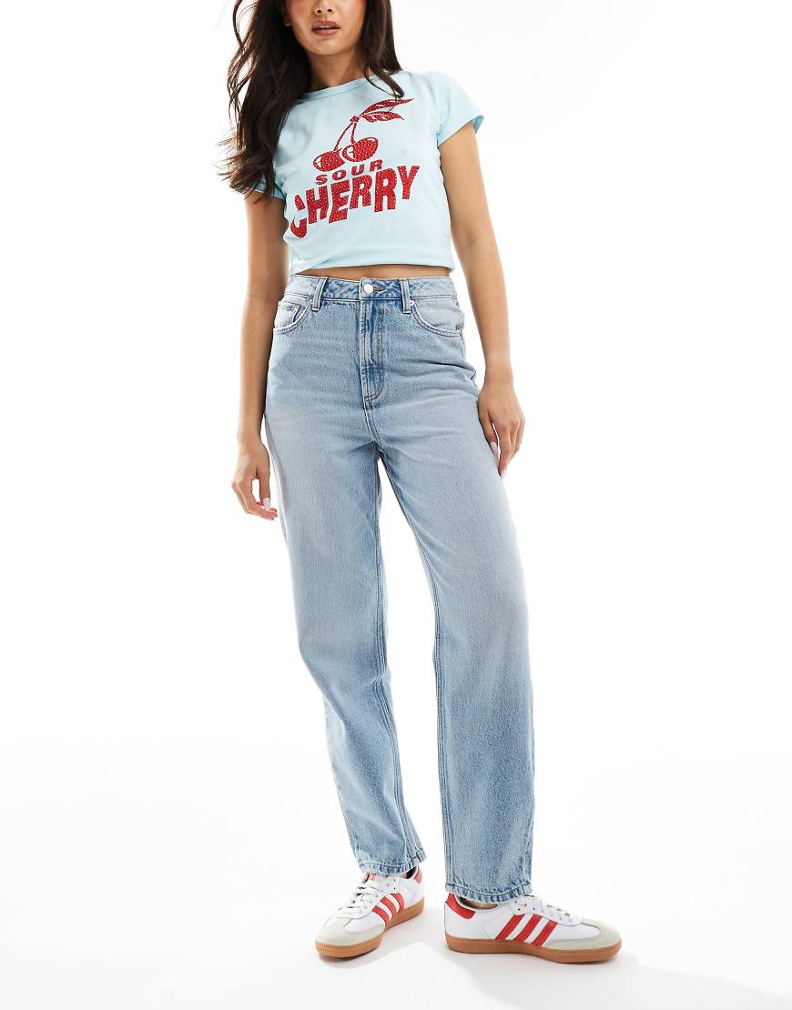 ASOS DESIGN - Mom-Jeans in Hellblau ASOS DESIGN - Mom-Jeans in Hellblau von ASOS DESIGN