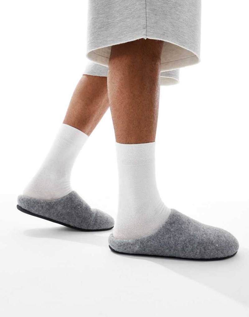 ASOS DESIGN - Mule-Hausschuhe in Grau meliert ASOS DESIGN - Mule-Hausschuhe in Grau meliert von ASOS DESIGN