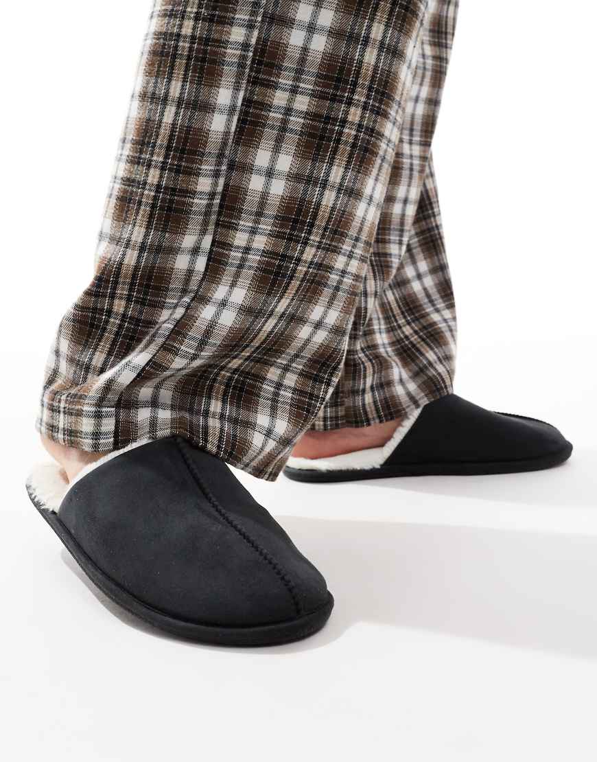 ASOS DESIGN - Mules-Hausschuhe in Schwarz mit Futter aus Lammfellimitat ASOS DESIGN - Mules-Hausschuhe in Schwarz mit Futter aus Lammfellimitat von ASOS DESIGN