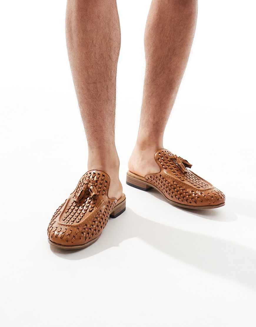 ASOS DESIGN - Mules-Loafer in Hellbraun mit Webmuster ASOS DESIGN - Mules-Loafer in Hellbraun mit Webmuster von ASOS DESIGN