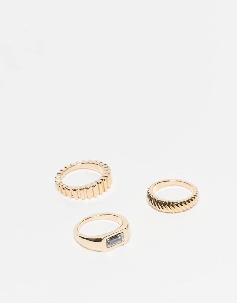 ASOS DESIGN - Multipack Ringe in Gold-Optik mit horizontalem Siegel-Steinbesatz und geriffeltem Design-Goldfarben von ASOS DESIGN