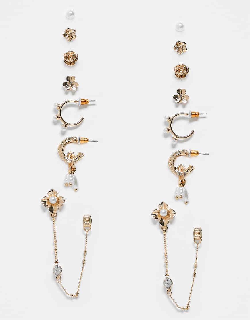 ASOS DESIGN - Multipack goldfarbener Ohrringe mit Blumen- und Zierperlen-Designs von ASOS DESIGN