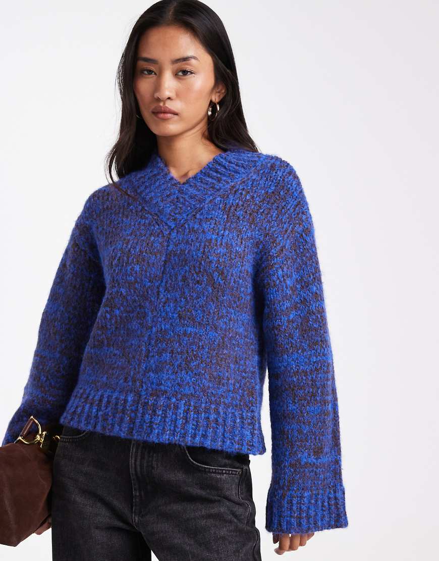 ASOS DESIGN - Multiply - Pullover in Blau mit hohem V-Ausschnitt von ASOS DESIGN
