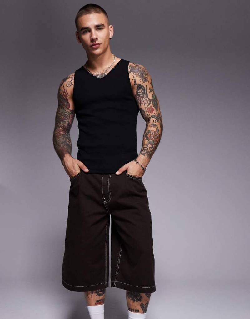 ASOS DESIGN - Muscle-Fit Trägertop in Schwarz mit V-Ausschnitt von ASOS DESIGN