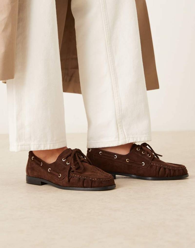 ASOS DESIGN - Muse - Bootschuhe zum Schnüren aus Wildlederimitat in Braun-Brown von ASOS DESIGN