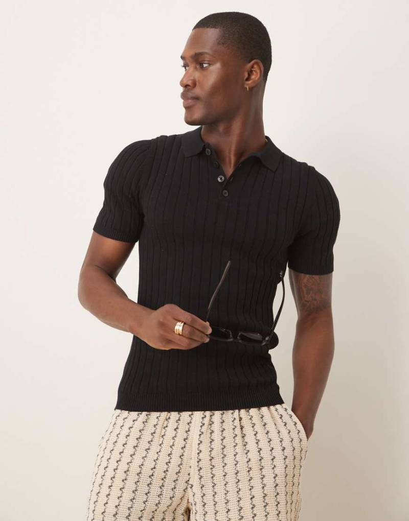 ASOS DESIGN - Körperbetontes Poloshirt aus Rippstrick in Schwarz von ASOS DESIGN