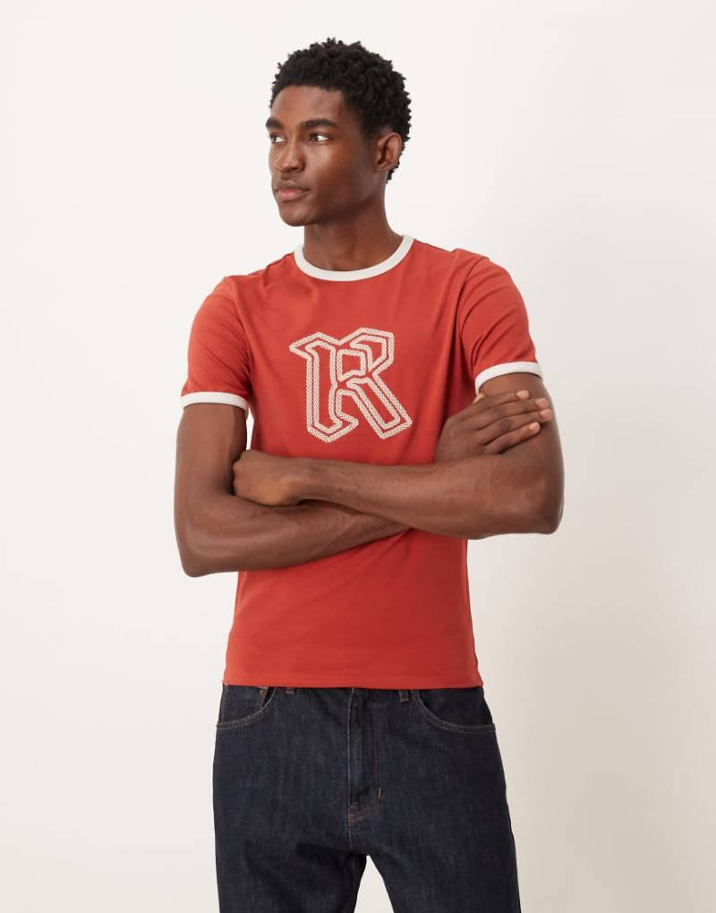 ASOS DESIGN - Muskel-T-Shirt in Burgunderrot mit Kettengrafik von ASOS DESIGN