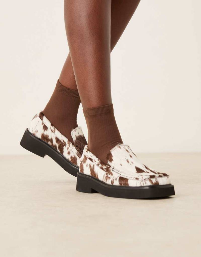 ASOS DESIGN - Myrtle - Loafer mit Kuhfellmuster sowie Ponyfell-Struktur und quadratischer Zehenpartie-Bunt von ASOS DESIGN