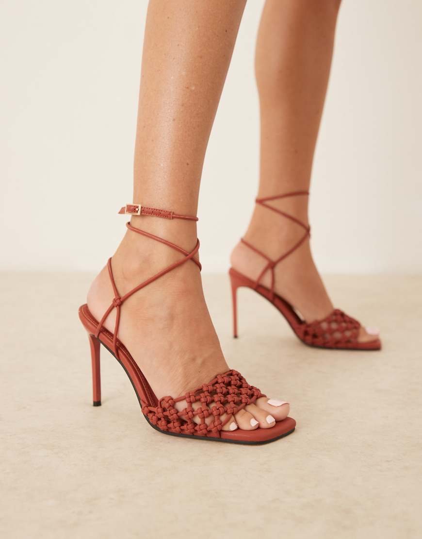 ASOS DESIGN - Nadine - Geknotete Sandaletten in Rostrot mit hohem Absatz-Orange ASOS DESIGN - Nadine - Geknotete Sandaletten in Rostrot mit hohem Absatz-Orange von ASOS DESIGN