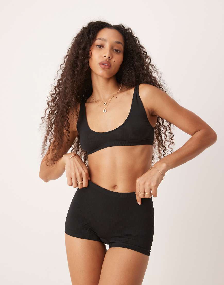 ASOS DESIGN - Nahtlose, gerippte Shorts in Schwarz-Keine Farbe ASOS DESIGN - Nahtlose, gerippte Shorts in Schwarz-Keine Farbe von ASOS DESIGN