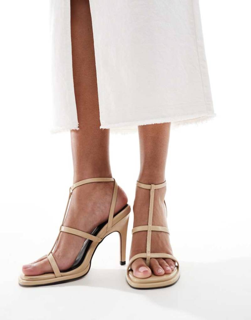 ASOS DESIGN - Narate - Römersandalen in Buttermilchgelb mit hohem Absatz-Neutral von ASOS DESIGN