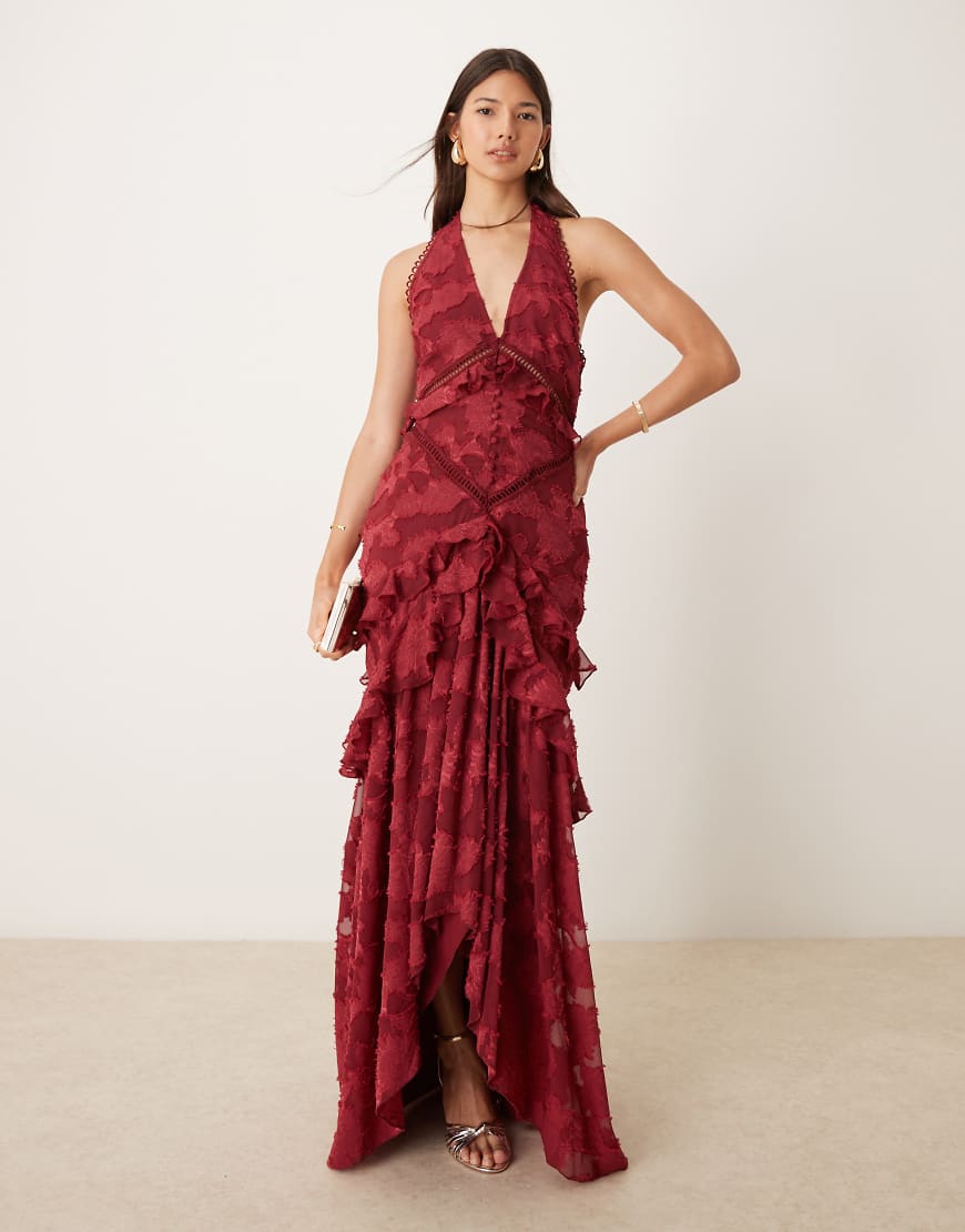 ASOS DESIGN - Neckholder-Maxikleid aus Jacquard in Rot mit Ausbrennermuster und nach hinten abfallendem Saum ASOS DESIGN - Neckholder-Maxikleid aus Jacquard in Rot mit Ausbrennermuster und nach hinten abfallendem Saum von ASOS DESIGN